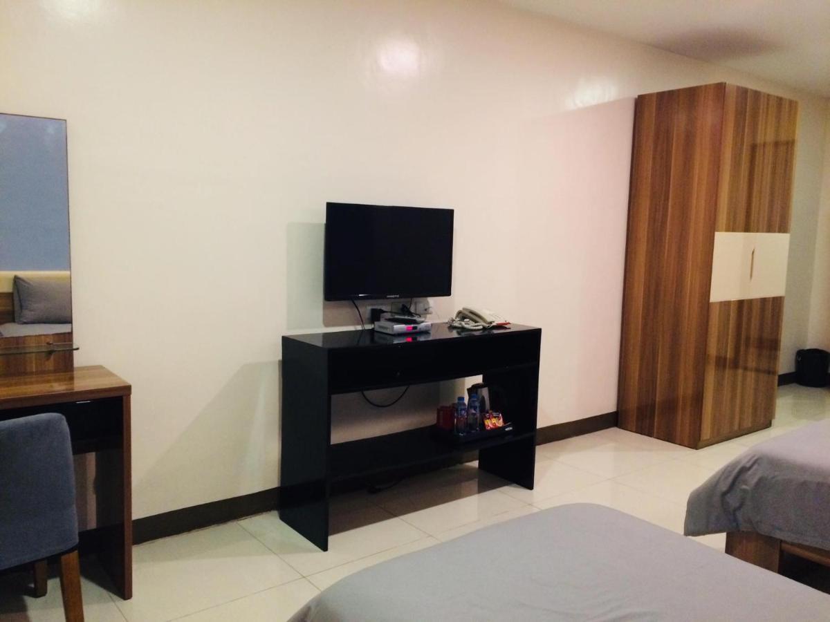 Ybc Grand Hotel Olongapo Buitenkant foto