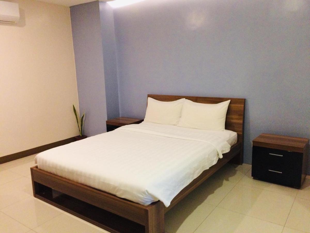 Ybc Grand Hotel Olongapo Buitenkant foto