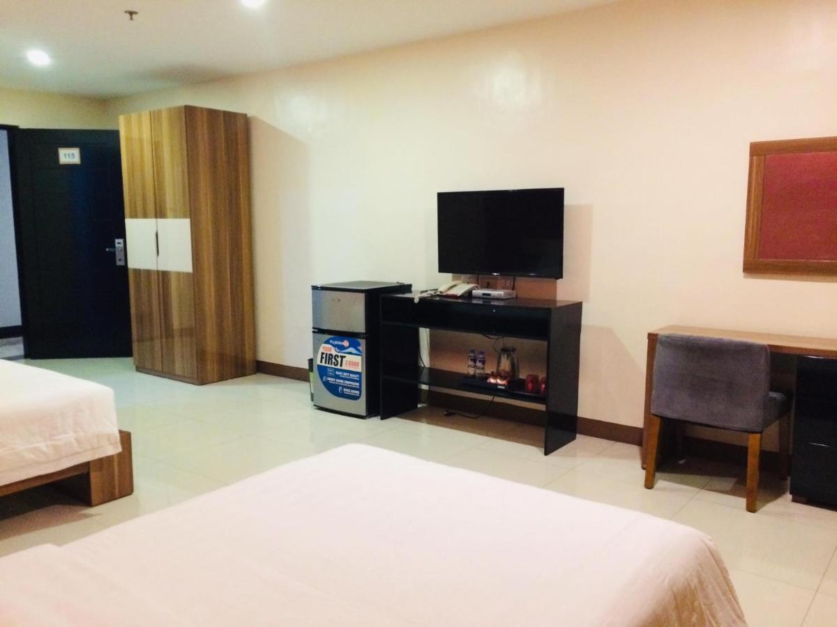 Ybc Grand Hotel Olongapo Buitenkant foto