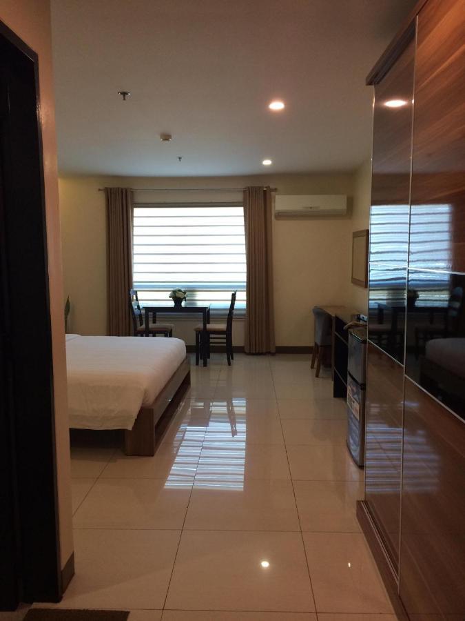 Ybc Grand Hotel Olongapo Buitenkant foto