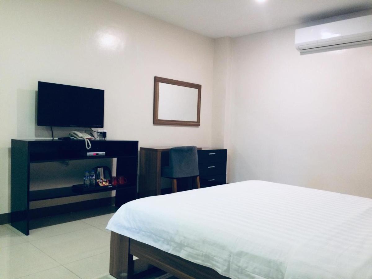 Ybc Grand Hotel Olongapo Buitenkant foto