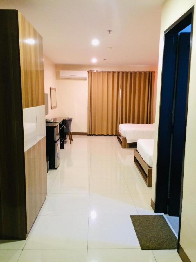 Ybc Grand Hotel Olongapo Buitenkant foto