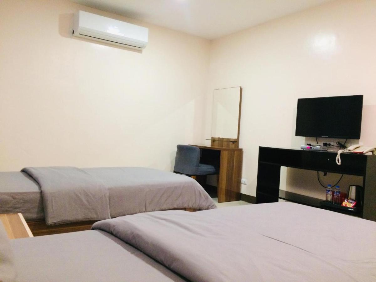 Ybc Grand Hotel Olongapo Buitenkant foto