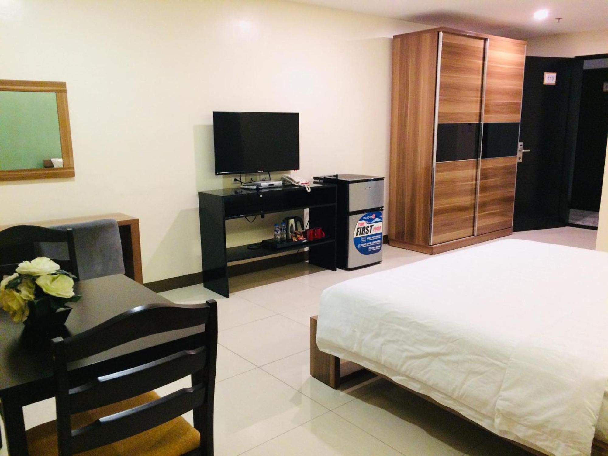 Ybc Grand Hotel Olongapo Buitenkant foto