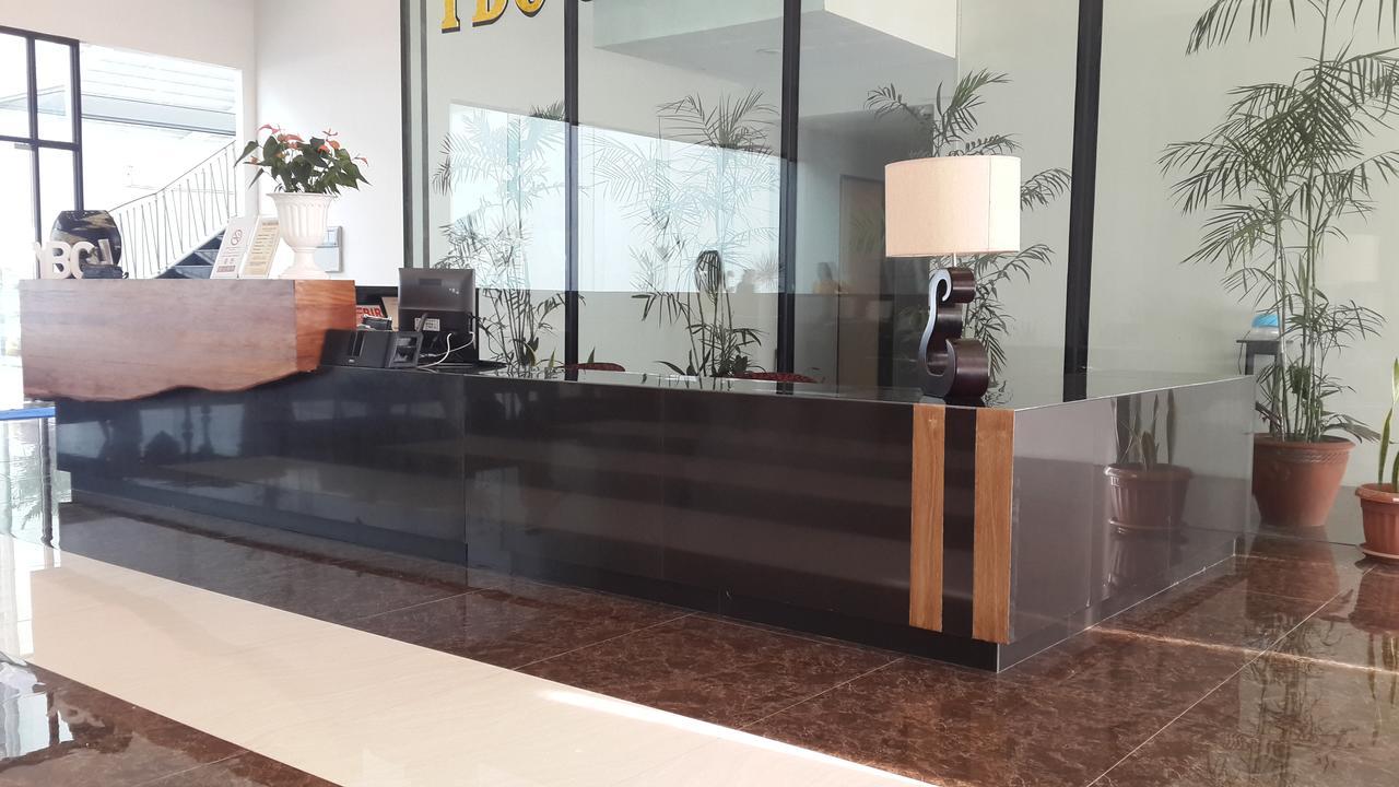 Ybc Grand Hotel Olongapo Buitenkant foto